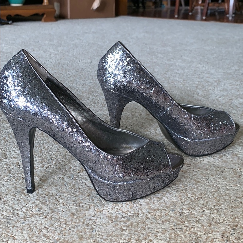 Sparkly silver guess heels